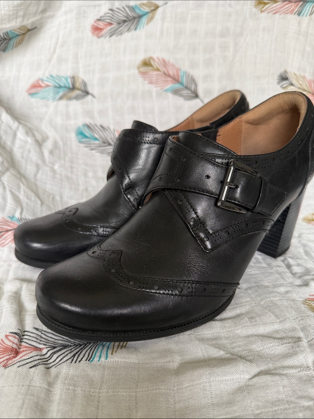 Clarks Artisan Black Leather Women's Heeled Cap-toe Oxford Booties
